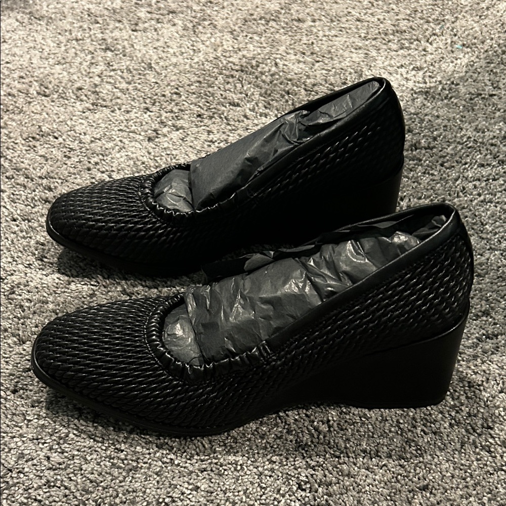 AEROSOLES Black Woven Wedge Loafers